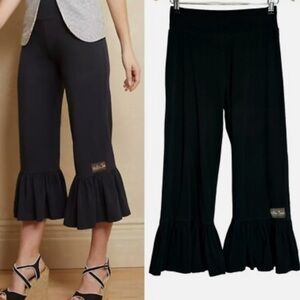 Matilda Jane Big Ruffle Wide Leg Cropped Pull On Black Stretch Pants Women’s M